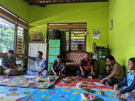 Pertemuan Rutin Keluarga Pamong Desa Ngestiharjo 